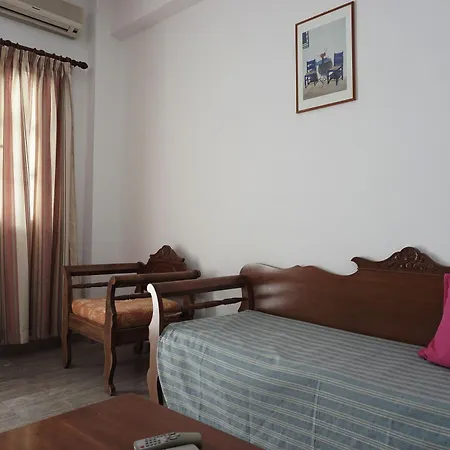 Black * Kamari (Santorini)