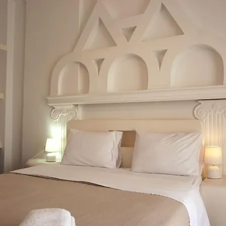 Black Apartment Kamari (Santorini)