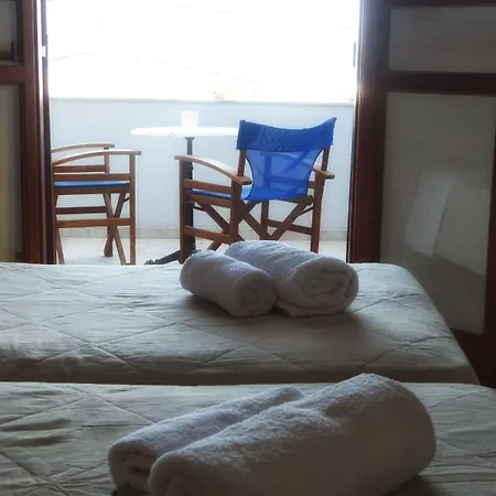 Black * Kamari (Santorini)