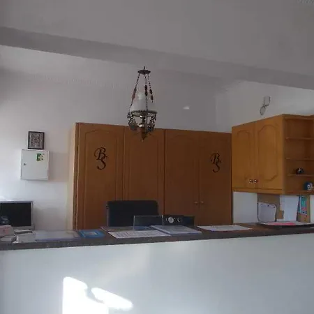 Black Kamari (Santorini)