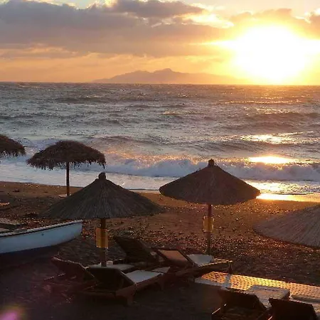 Black Kamari (Santorini)