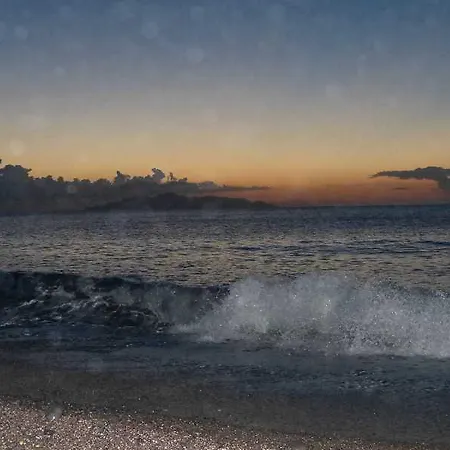 Apartment Black Kamari (Santorini)