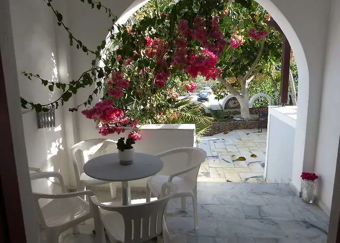 Black * Kamari (Santorini)