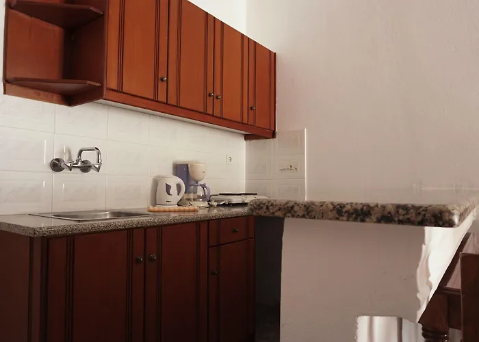 Black Apartment Kamari (Santorini)