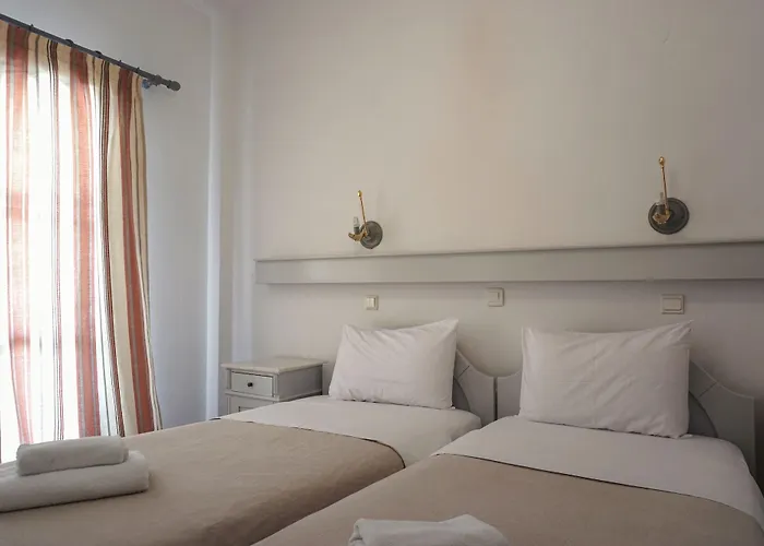 Black * Kamari (Santorini)