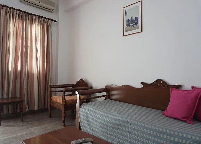 Black * Kamari (Santorini)