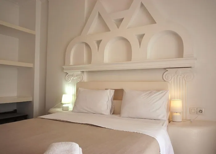 Black Apartment Kamari (Santorini)