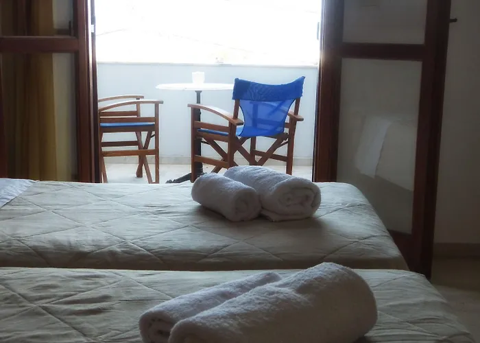 Black * Kamari (Santorini)