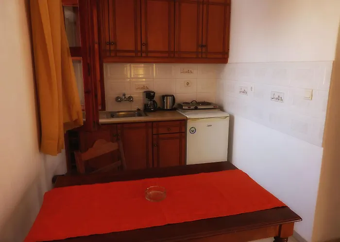 Black Kamari (Santorini)