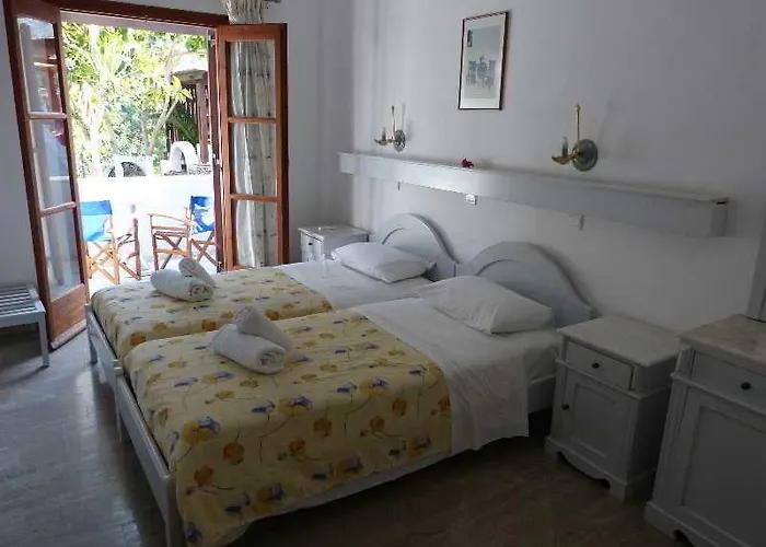 Black Apartment Kamari (Santorini)