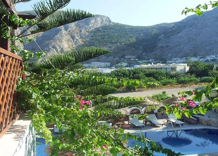 Black * Kamari (Santorini)