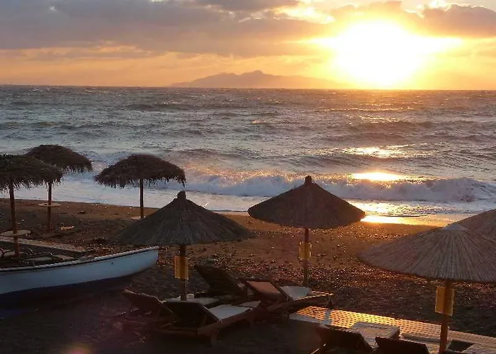 Black Kamari (Santorini)