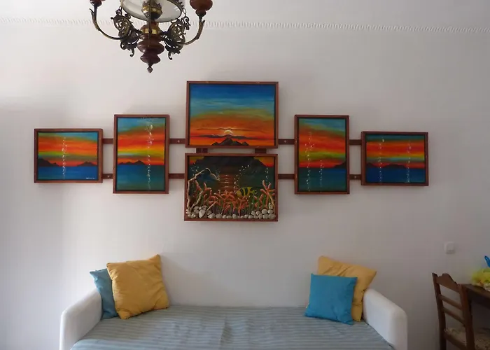 Black Apartment Kamari (Santorini)