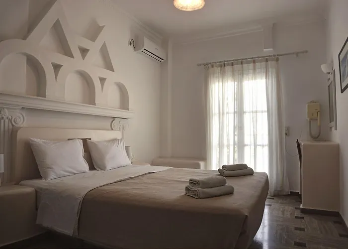 Black Апартаменты Камари